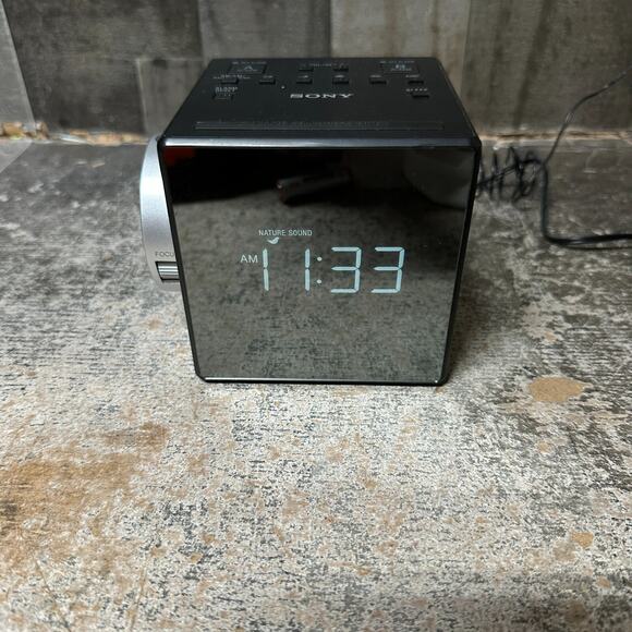 SONY ICF-C1PJ AM/FM Clock Radio White Noise Sound Machine Time Projector Tested - Picture 1 of 9